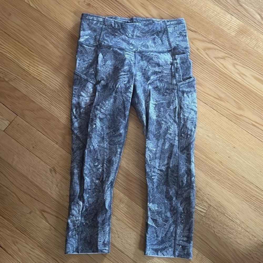 Lululemon Fast & Free cropped Tight
Kindred Spirit Alpine White Multi